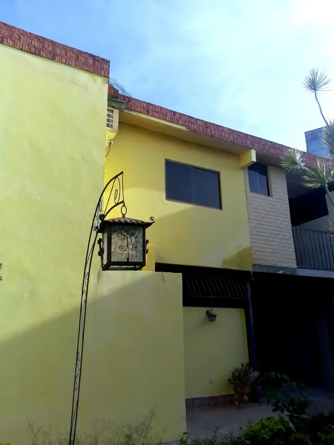 🏡 Casa Espaciosa en Club Hípico Las Trinitarias - Anexo Independiente + Garaje - Imagen 2