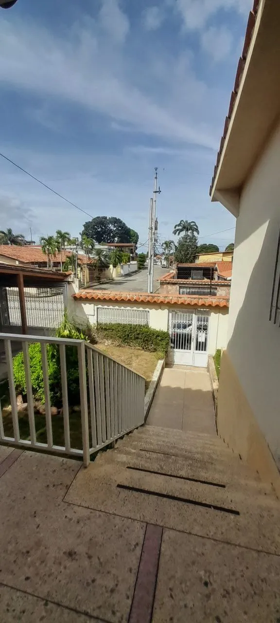 🏡 Casa Quinta Espaciosa con Gran Jardín en Colinas de Santa Rosa Sur - Imagen 3