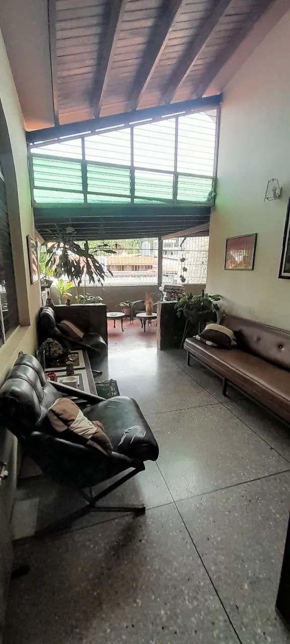 🏡 Casa Quinta Espaciosa con Gran Jardín en Colinas de Santa Rosa Sur - Imagen 8